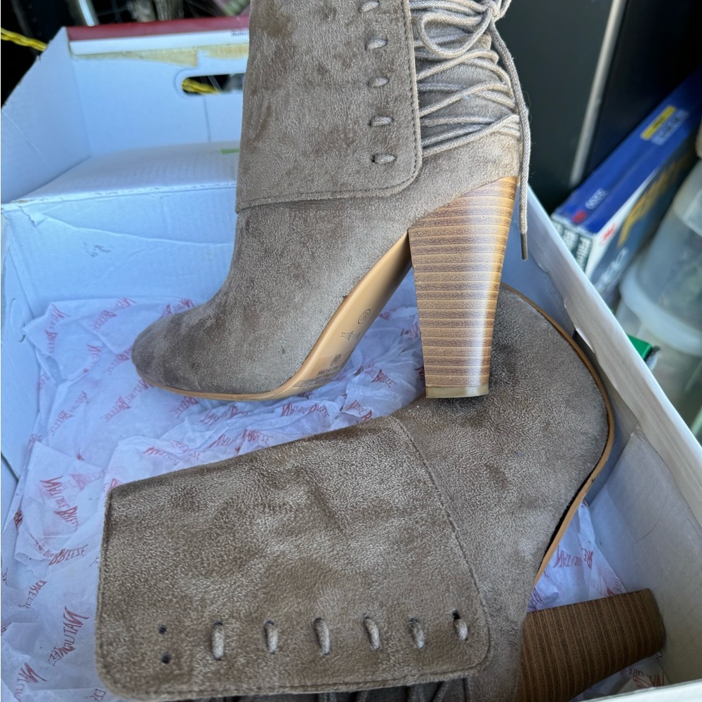 Chunky heel ankle boots suede (Taupe)